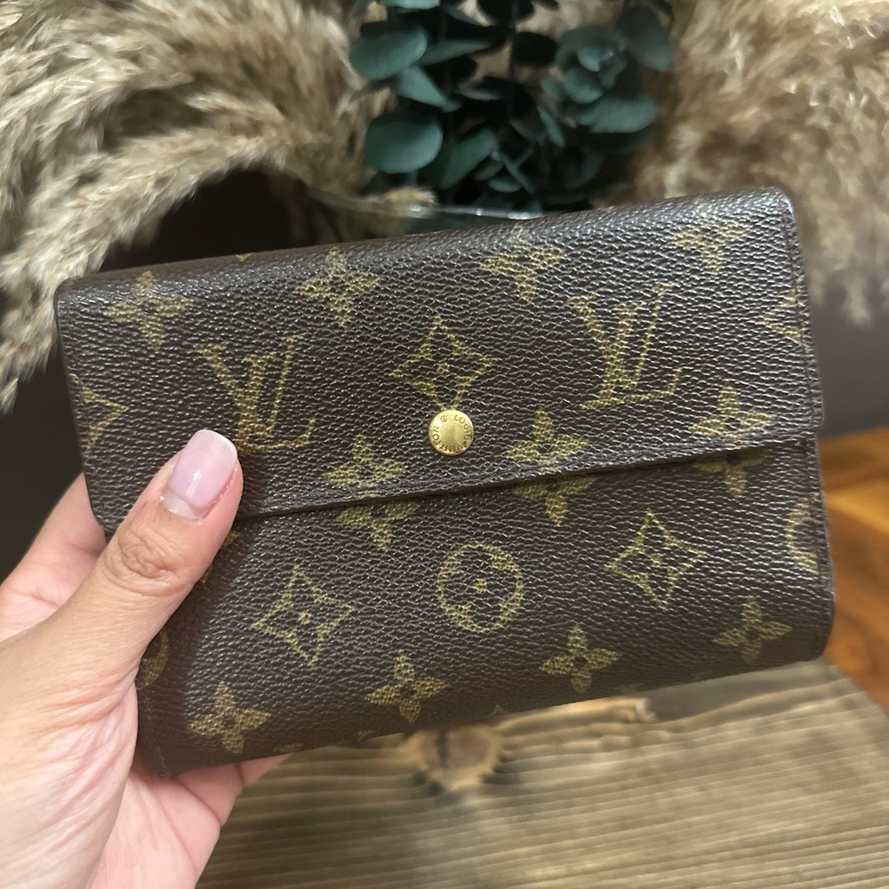 💥SOLD💥 Authentic Louis Vuitton Porte Tresor Etui Papier Wallet